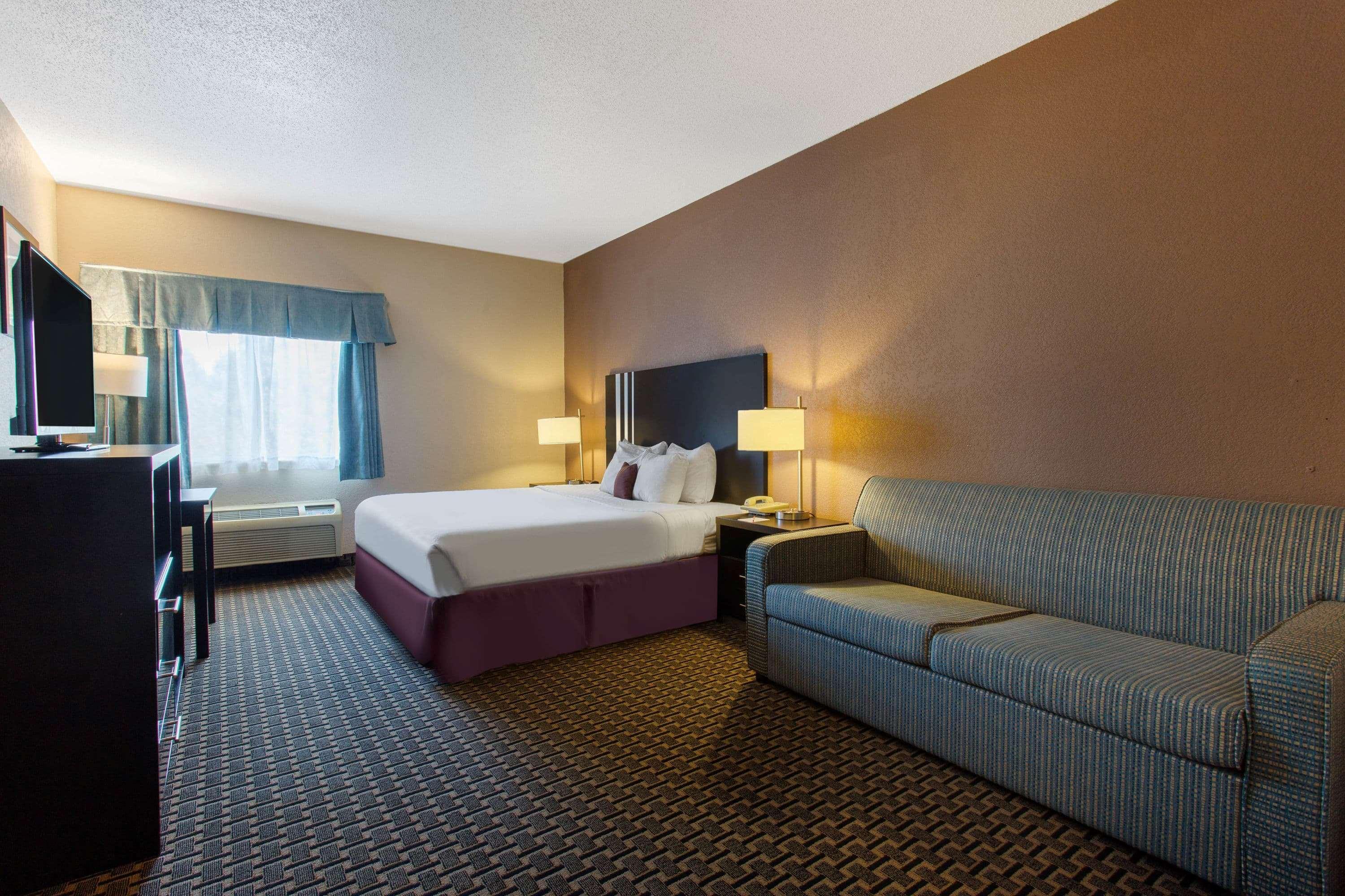Ramada By Wyndham Glendale Heights/Lombard Hotel Exterior photo