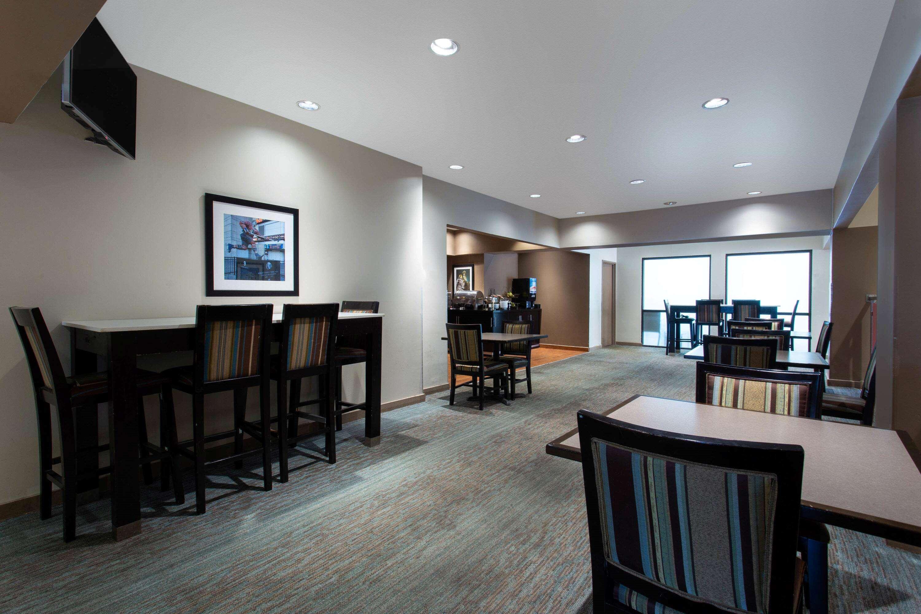Ramada By Wyndham Glendale Heights/Lombard Hotel Exterior photo