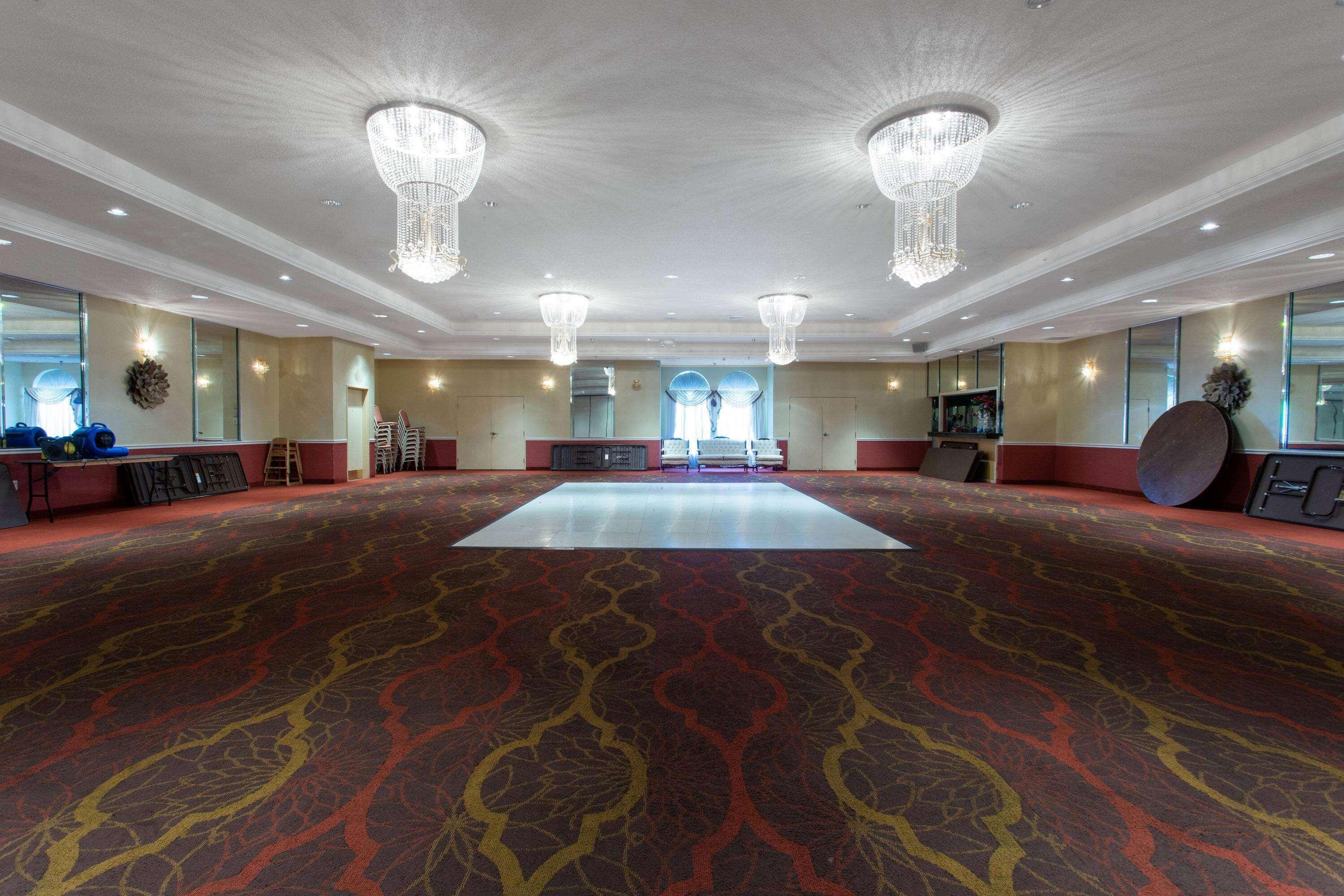 Ramada By Wyndham Glendale Heights/Lombard Hotel Exterior photo
