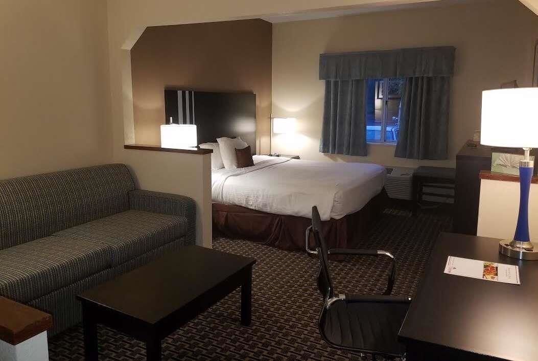 Ramada By Wyndham Glendale Heights/Lombard Hotel Exterior photo