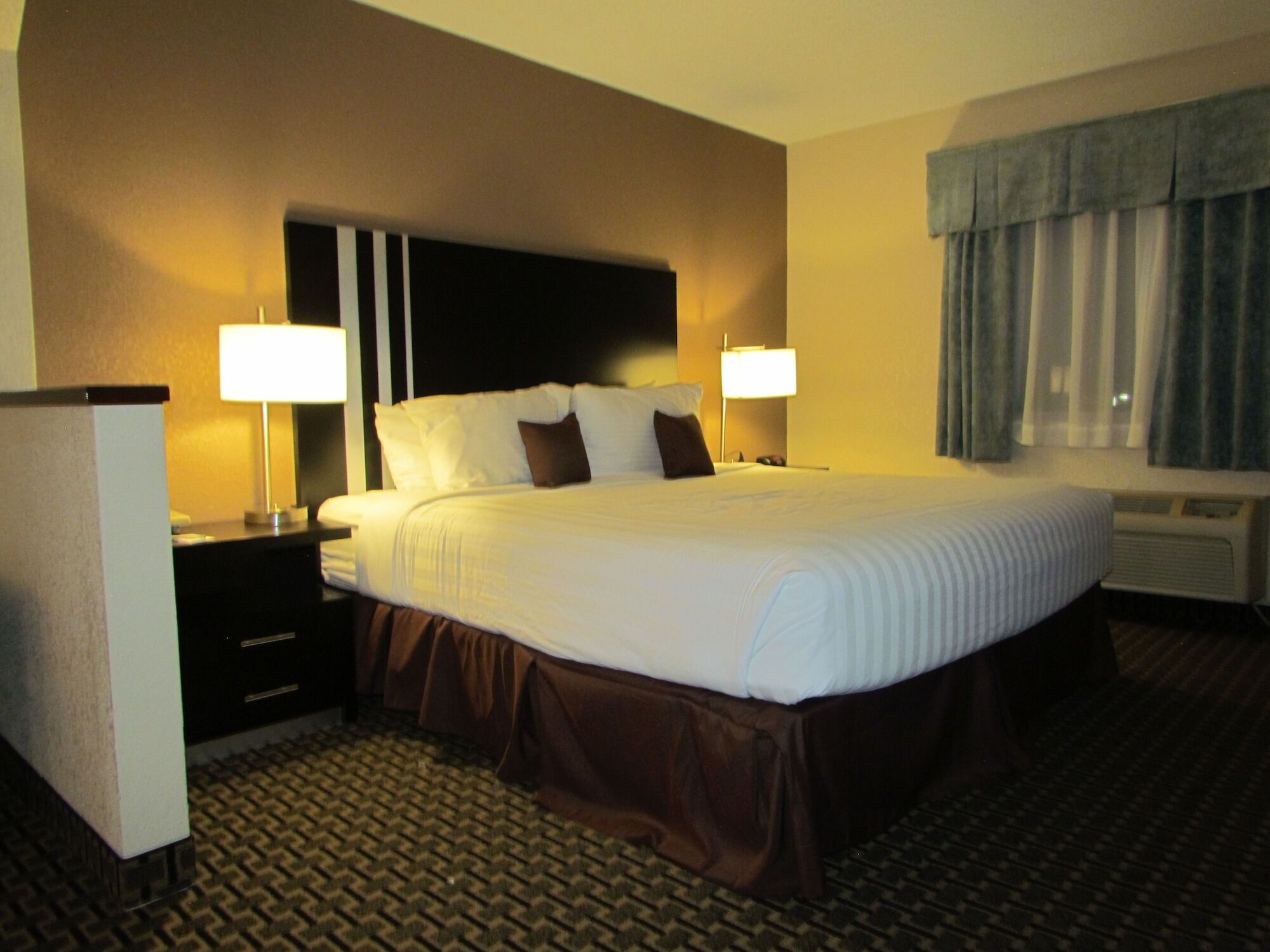 Ramada By Wyndham Glendale Heights/Lombard Hotel Exterior photo